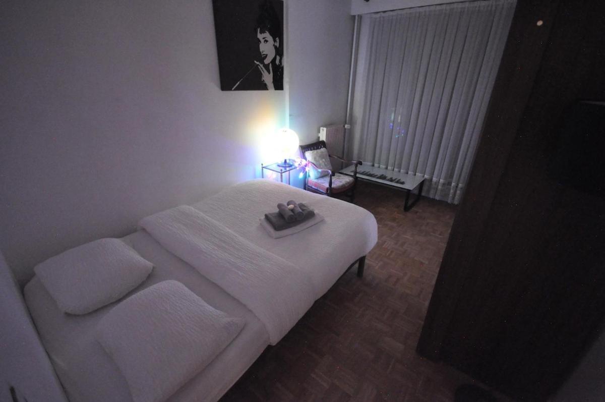 Spacious, Bright With Private Parking Paris