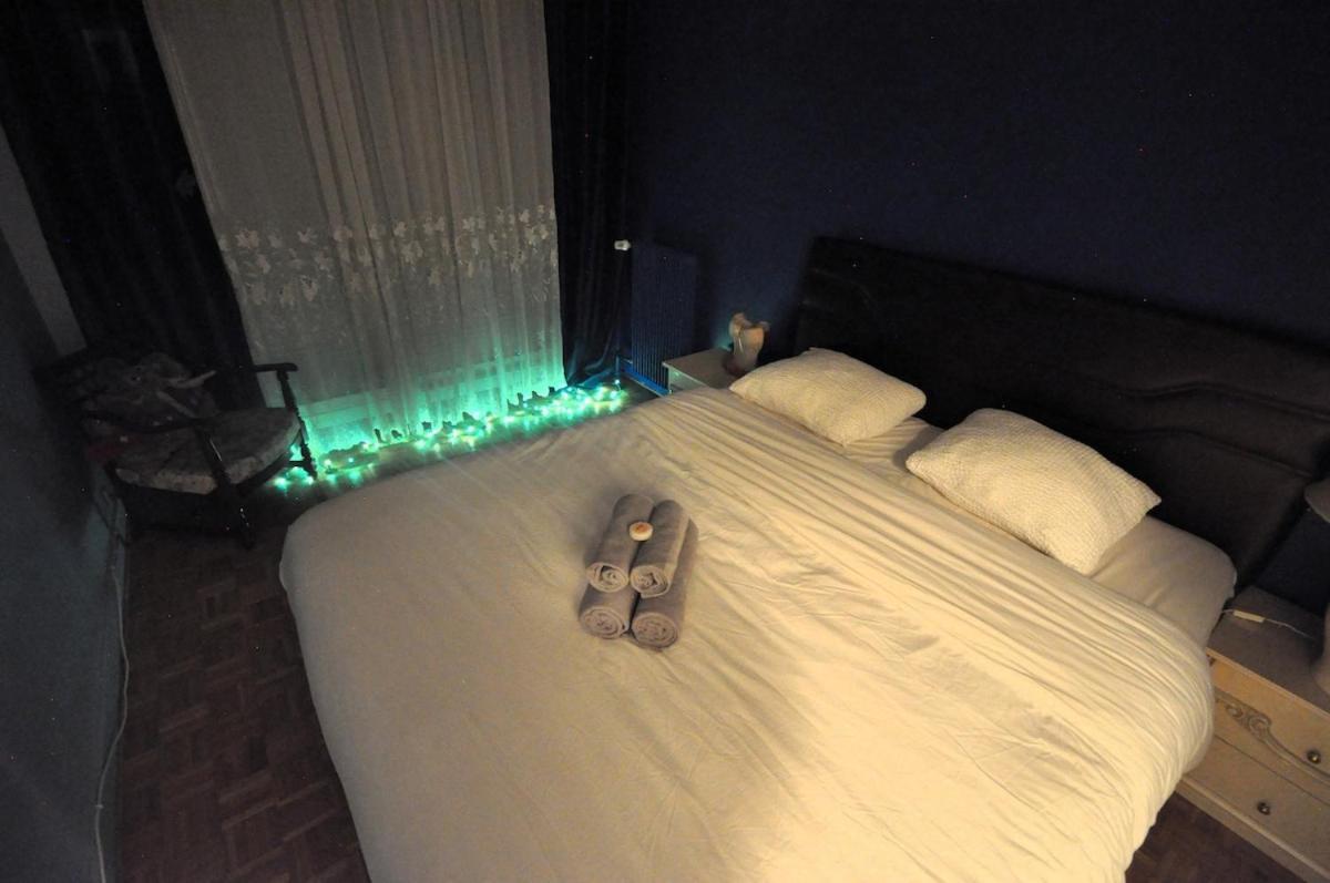 Spacious, Bright With Private Parking * Paris